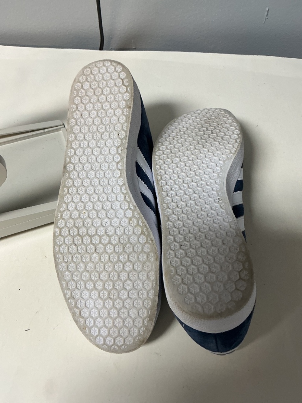 Adidas Gazelle Shoes Men’s Size 11 Blue Suede Low Top Casual Sneakers - Picture 6 of 7